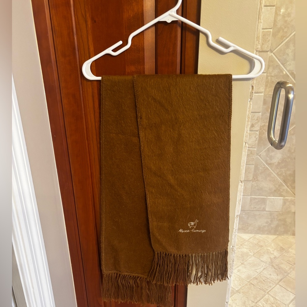 NWOT Alpaca Camargo Scarf